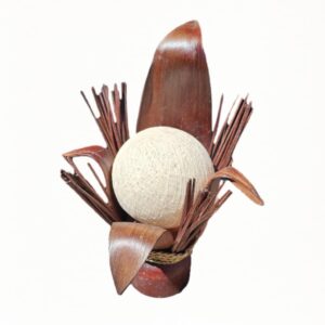 Pramana Tischlampe aus Palmblättern – Ikebana-inspirierter Blütenkelch