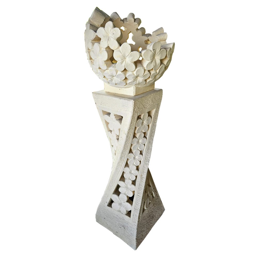 Sari Gartenfigur aus Betonguss mit filigranem Blütenrelief, 3/4-Kugel-Design