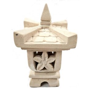 Gartenlaterne Hibiskus, 24 cm – balinesisches Design aus Kalkstein